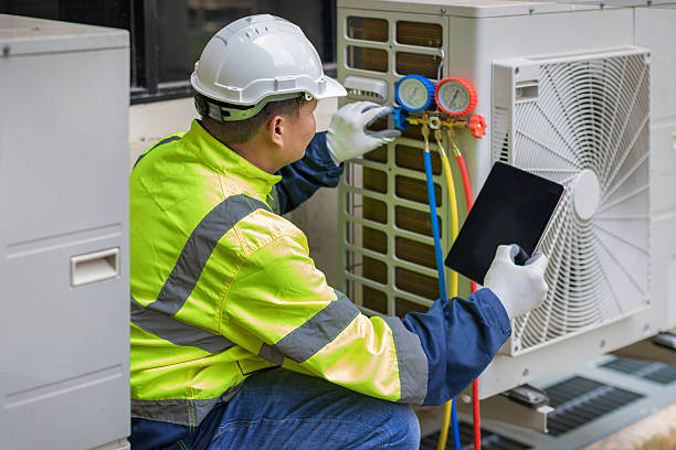 Professional Hvac technician working in Forest Lake, IL